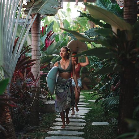 Seaside Tribe - Boutique Surf Stay & Retreat Tanah Lot Buitenkant foto