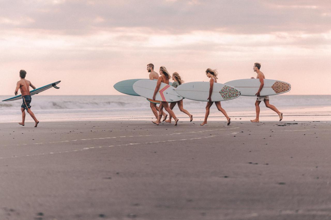 Seaside Tribe - Boutique Surf Stay & Retreat Tanah Lot Buitenkant foto