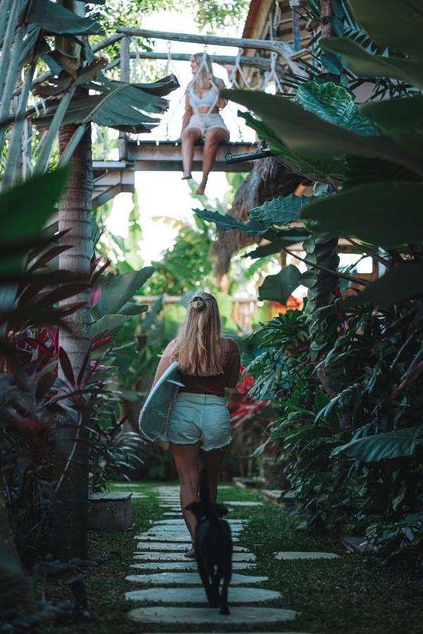 Seaside Tribe - Boutique Surf Stay & Retreat Tanah Lot Buitenkant foto