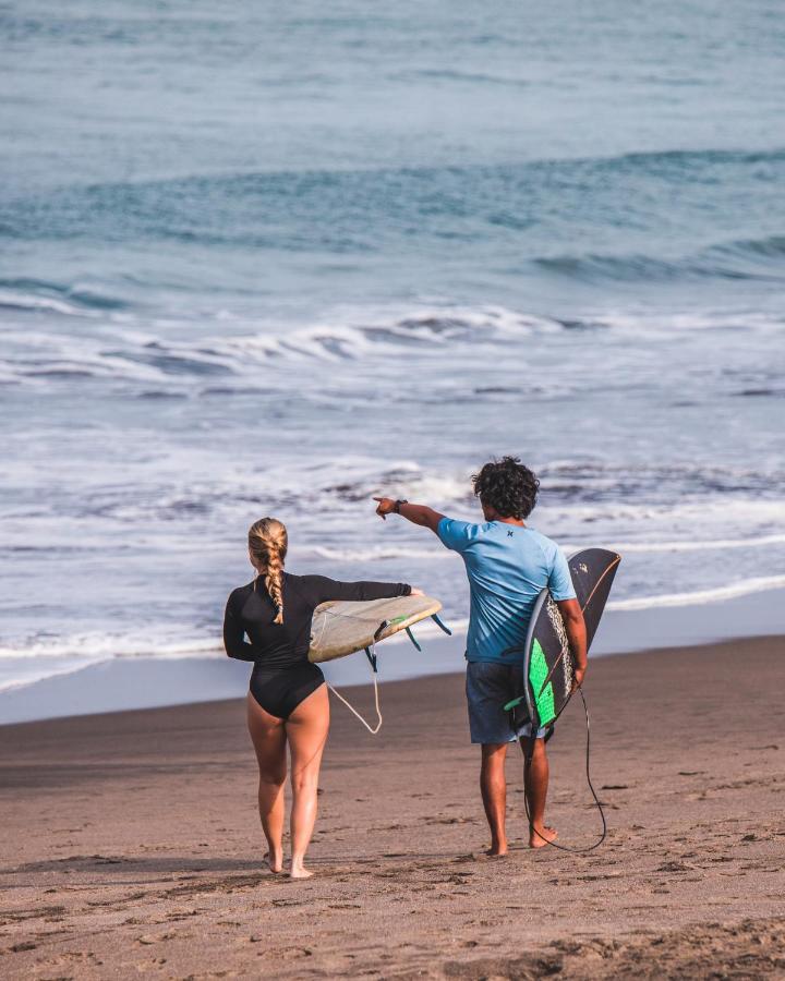 Seaside Tribe - Boutique Surf Stay & Retreat Tanah Lot Buitenkant foto
