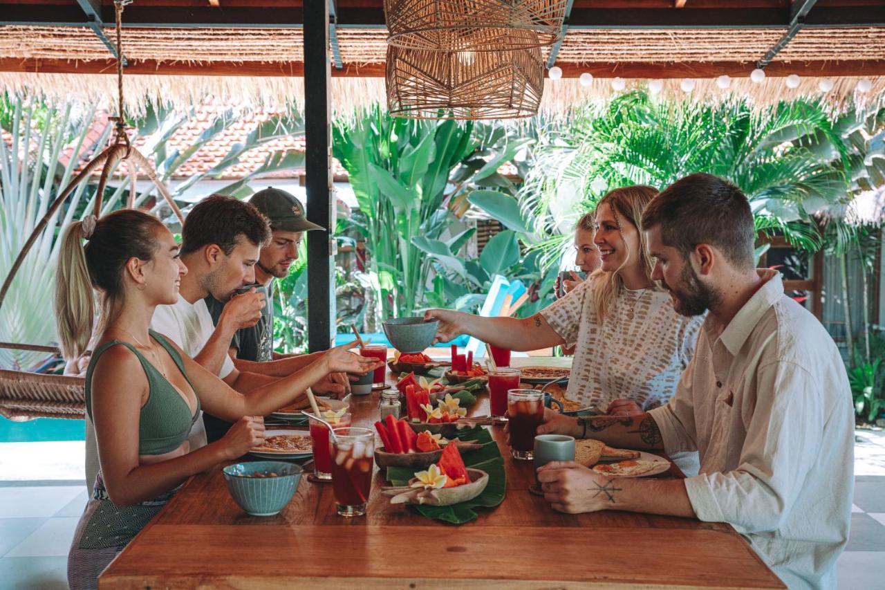 Seaside Tribe - Boutique Surf Stay & Retreat Tanah Lot Buitenkant foto